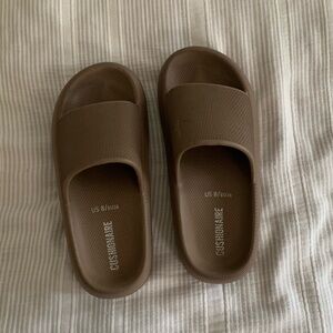 Cushionaire Brown Foam Slide Sandals